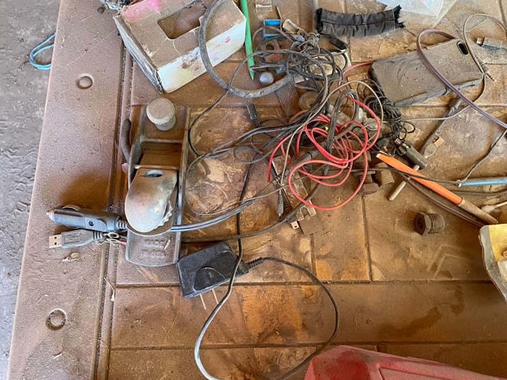 #3693-•-tables-and-hardware-image-8