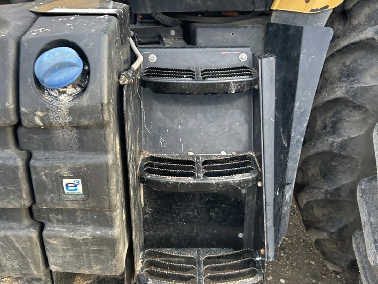 2014-challenger-mt585d-image-19