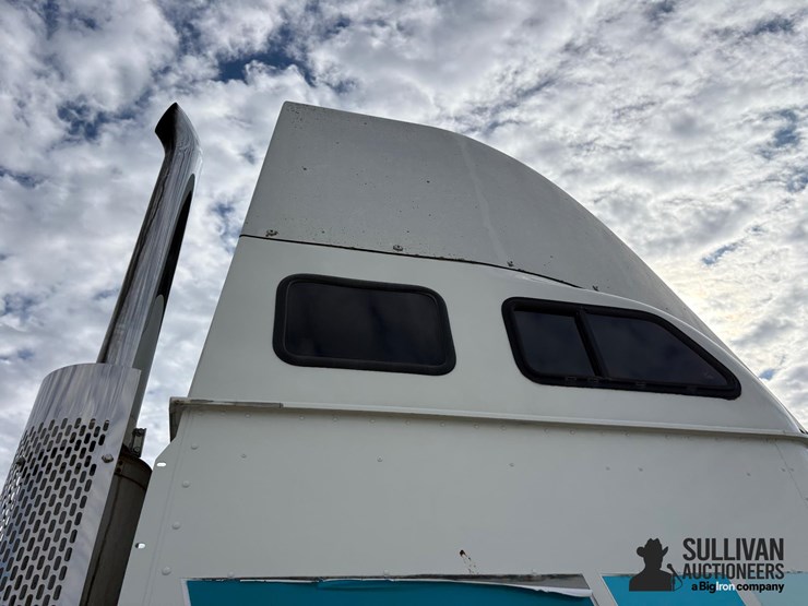 2006-international-9400i-t/a-sleeper-truck-tractor-image-10