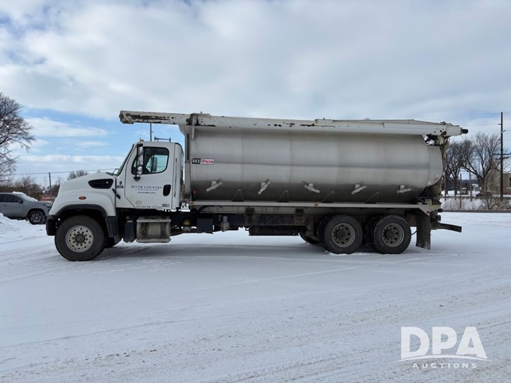 freightliner-114sd-image-5