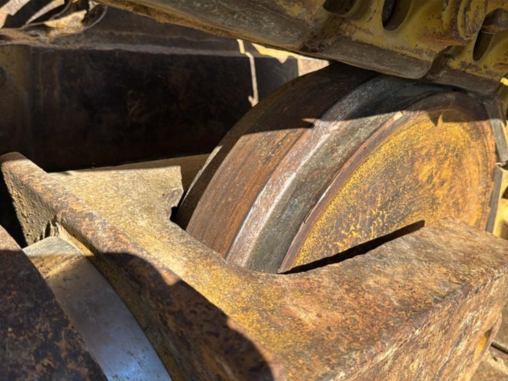 caterpillar-d4h-image-21