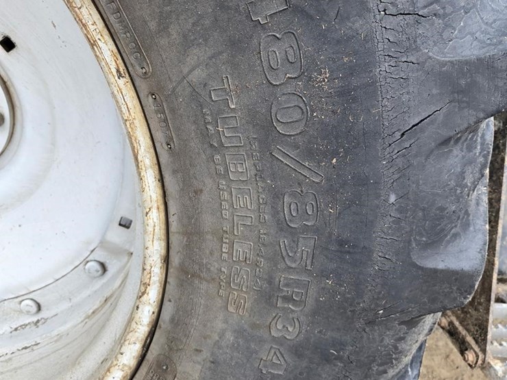 new-holland-tv145-image-22