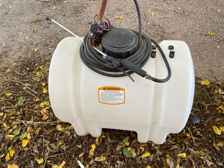 #3712-•-35-gallon-poly-sprayer-image-3