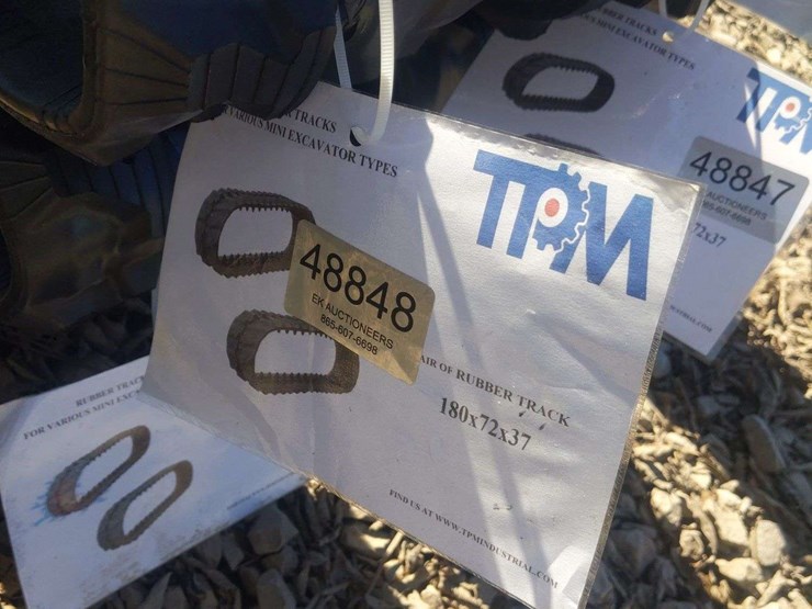 qty-(1)-set-unused-mini-excavator-rubber-tracks-image-2