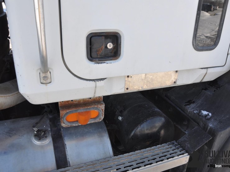 2000-mack-ch613-image-18