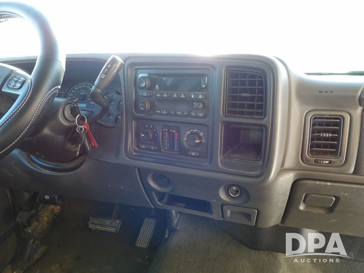 2005-chevrolet-silverado-3500-image-37