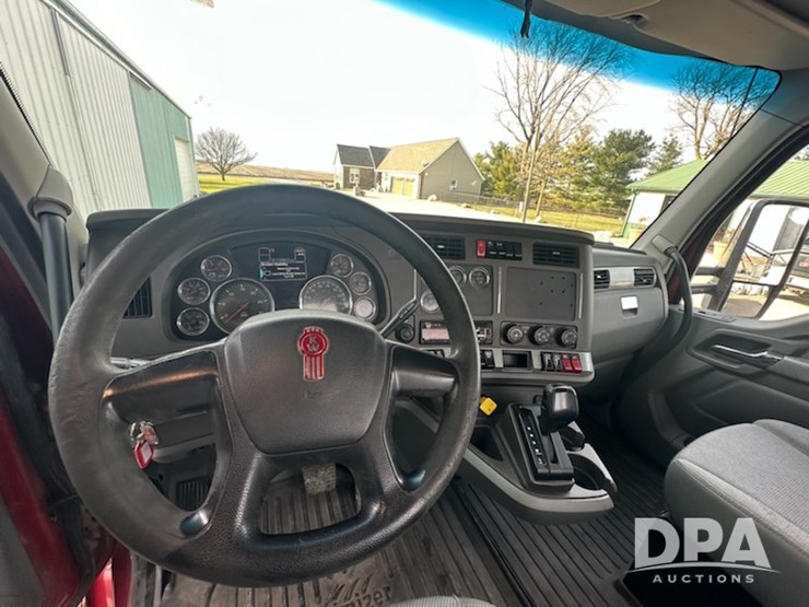 2018-kenworth-t680-image-26