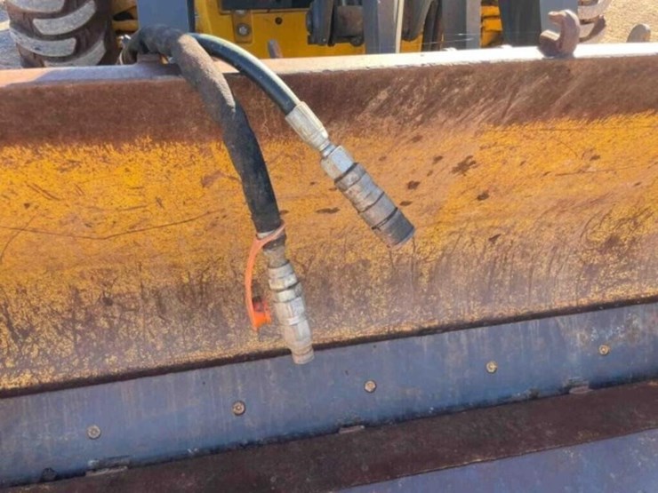 2024-deere-320-p-tier-image-9