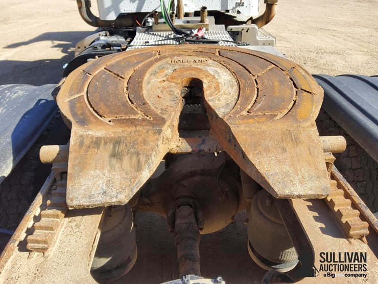 2013-peterbilt-388-image-9