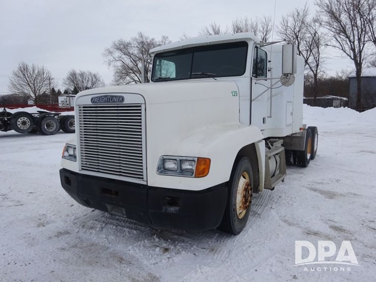 1994-freightliner-fld120-image-9