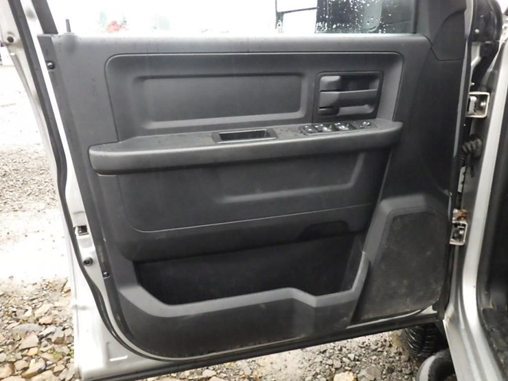 2014-dodge-3500-image-37