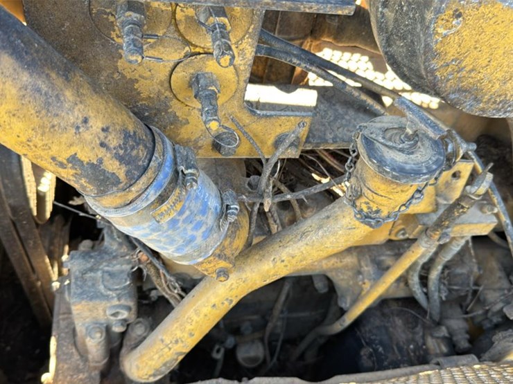 caterpillar-d4h-image-36