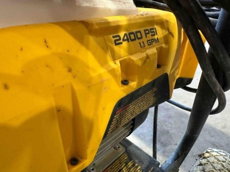 dewalt-electric-power-washer-image-3