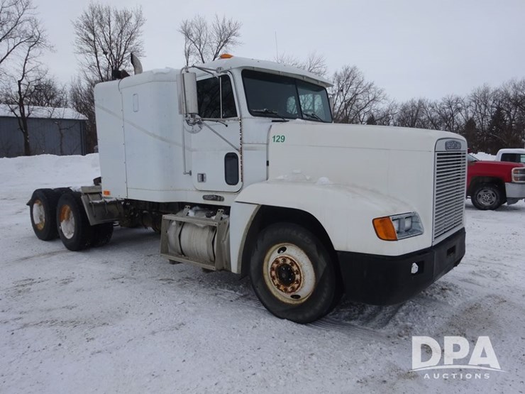 1994-freightliner-fld120-image-1