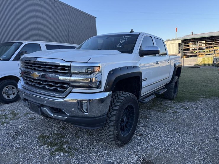 2018-chevrolet-1500-image-14