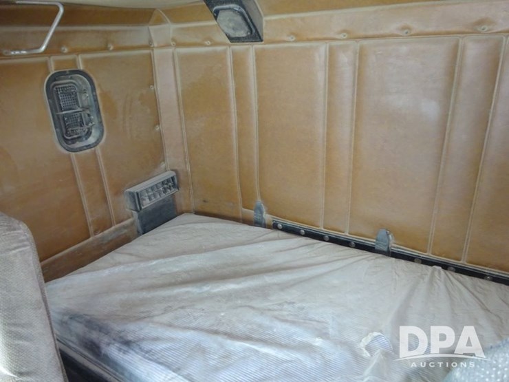 1994-freightliner-fld120-image-88