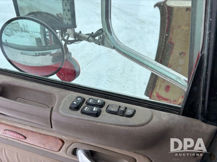 peterbilt-365-image-75