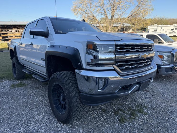 2018-chevrolet-1500-image-16
