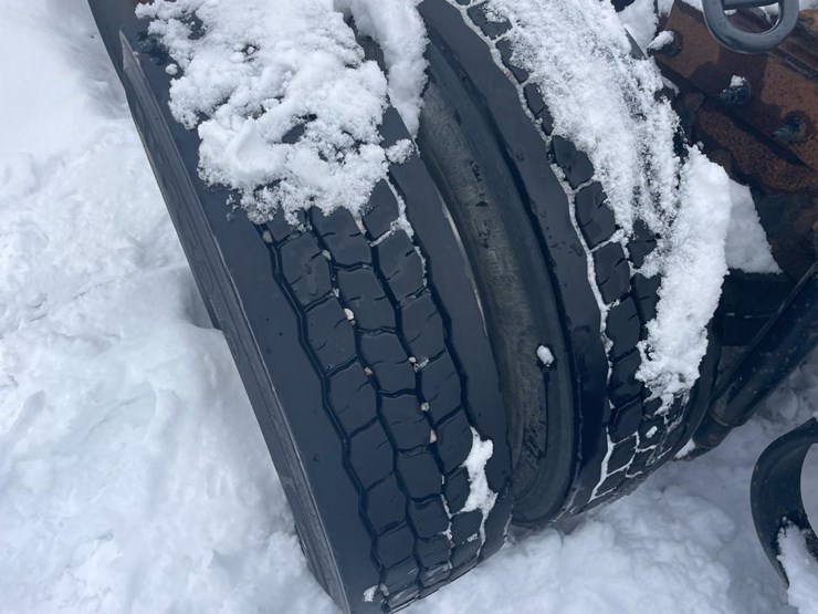 2012-peterbilt-384-image-17