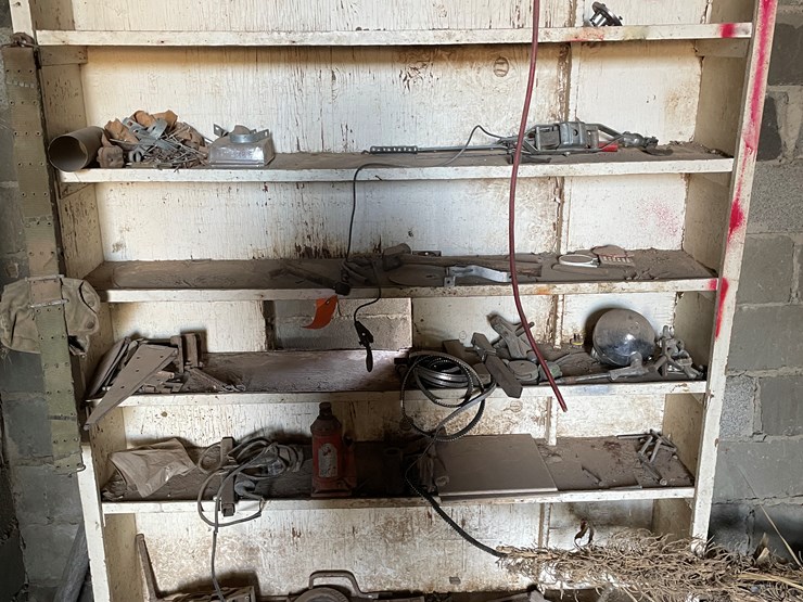 #3722-•-tools-hardware-and-shelf-image-1