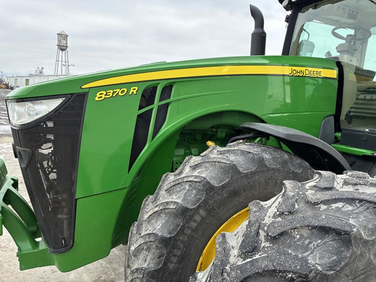 john-deere-8370r-image-33
