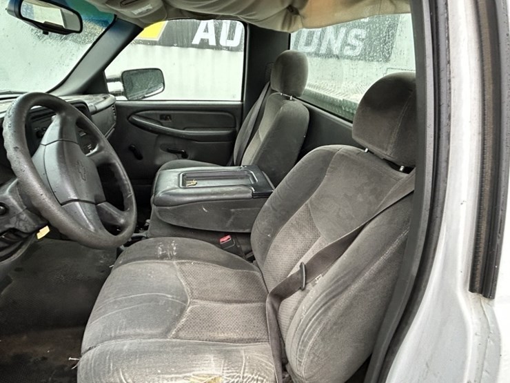 2003-chevrolet-silverado-pickup-image-16