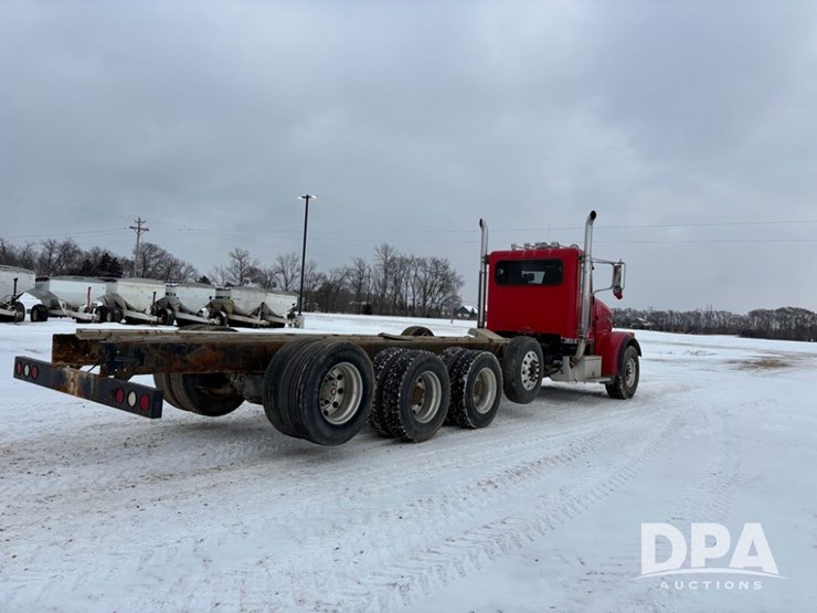 peterbilt-365-image-8