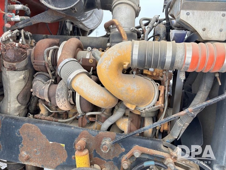 peterbilt-365-image-33