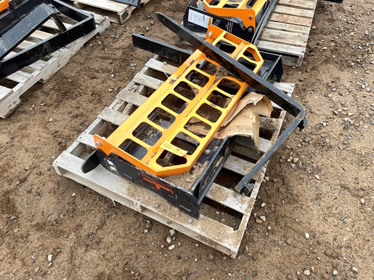 #2057-•-unused-2025-landhonor-pallet-fork-attachment-image-1