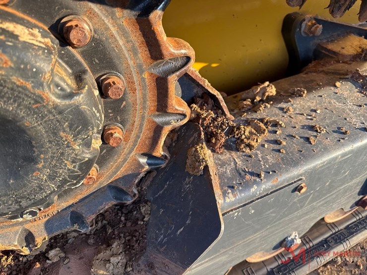 2022-deere-317g-image-9