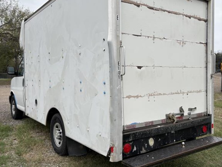 #23-•-2013-chevrolet-box-truck-image-8