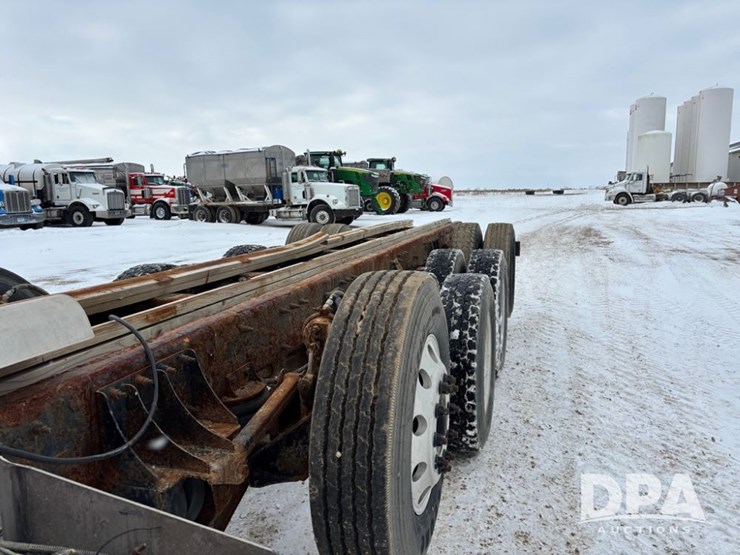 peterbilt-365-image-43