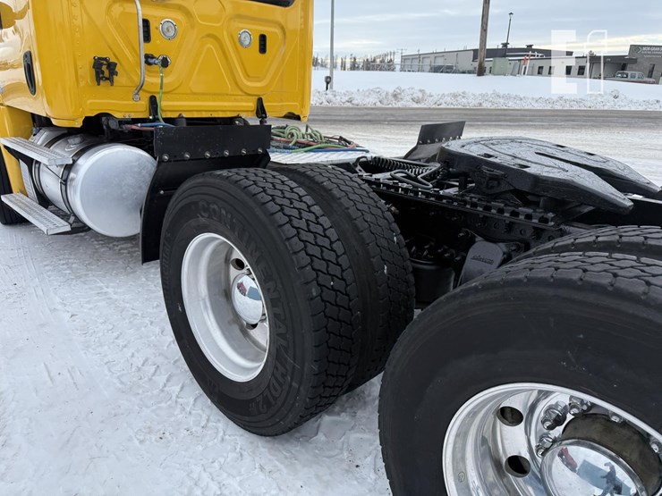 2016-freightliner-cascadia-125-image-21