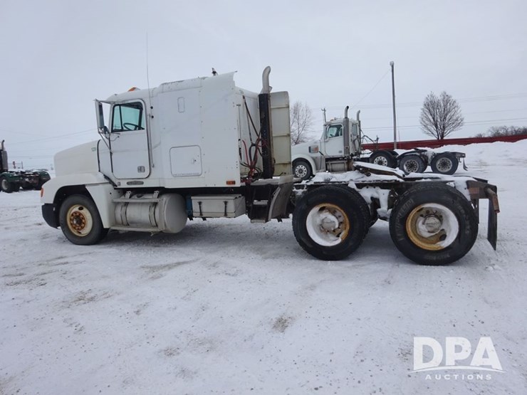 1994-freightliner-fld120-image-20