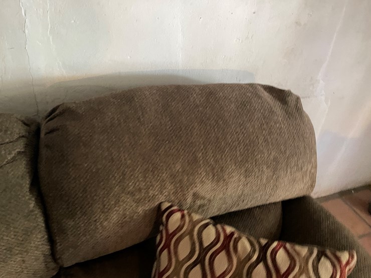 #3744-•-matching-couch-and-loveseat-image-19