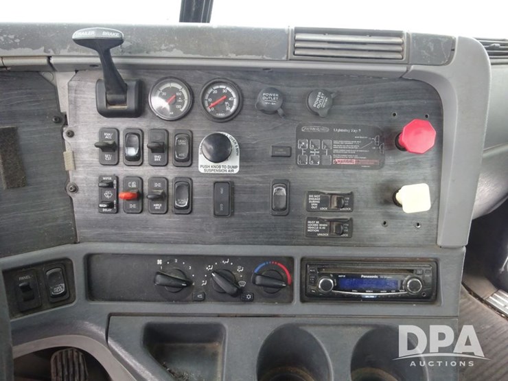 2007-freightliner-columbia-112-image-91