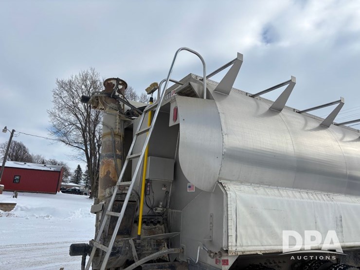 freightliner-114sd-image-51