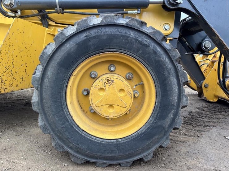 2017-deere-210l-image-26