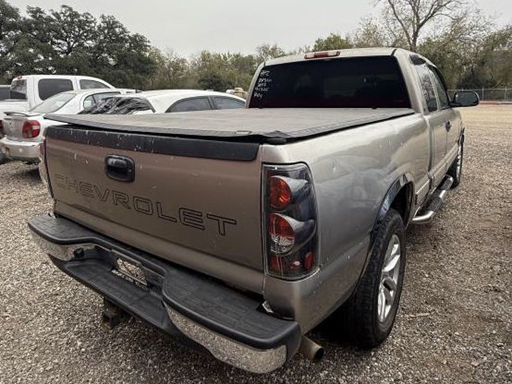 2000-chevrolet-1500-image-3