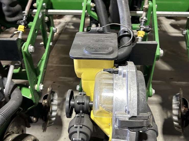 2014-john-deere-db60-image-11