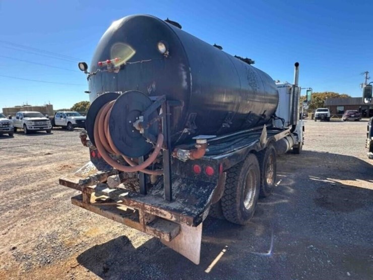 1996-freightliner-bobtail-water-truck-image-4