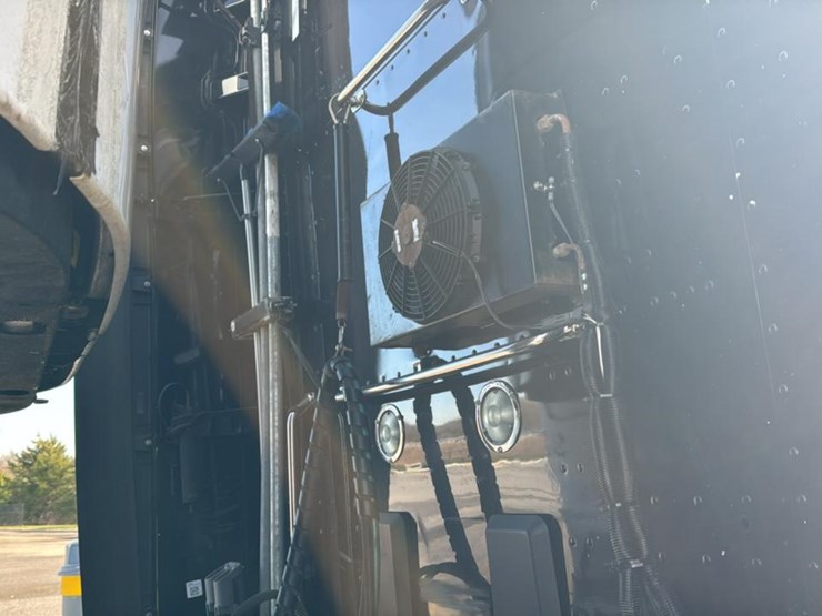 2019-kenworth-t680-image-30