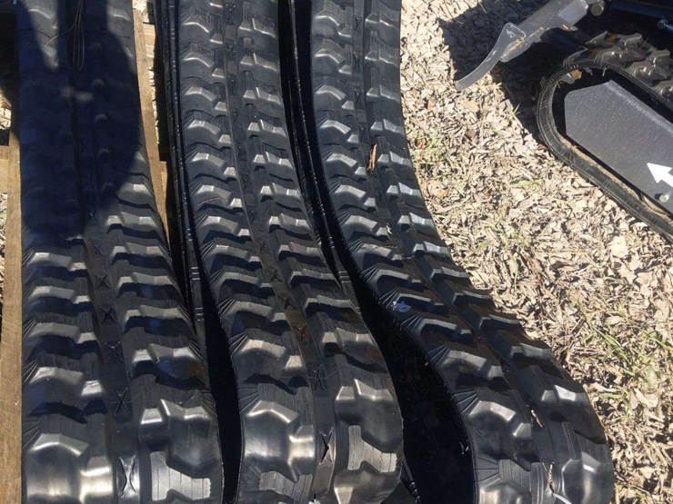 qty-(1)-set-unused-mini-excavator-rubber-tracks-image-3