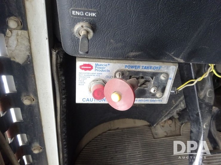 1994-freightliner-fld120-image-107