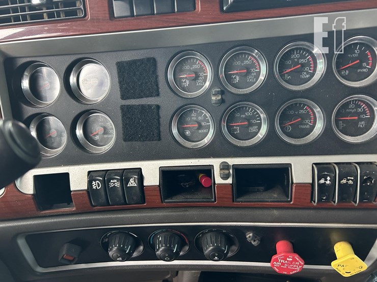 kenworth-w900-image-36