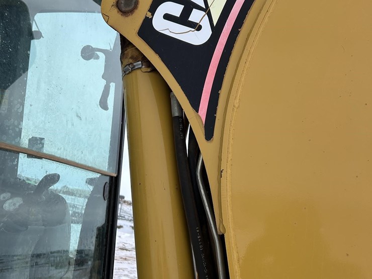 caterpillar-420d-image-30