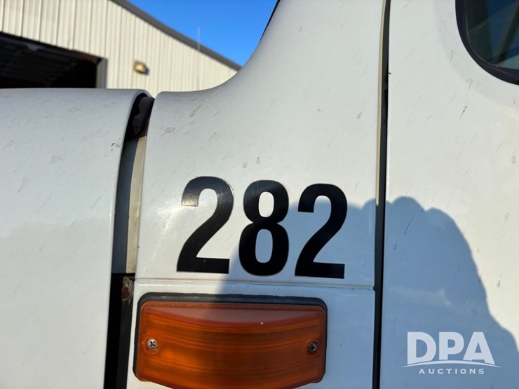 international-4900-image-19