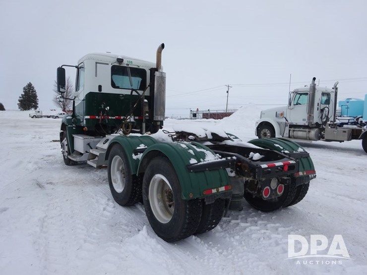 2007-freightliner-columbia-112-image-28