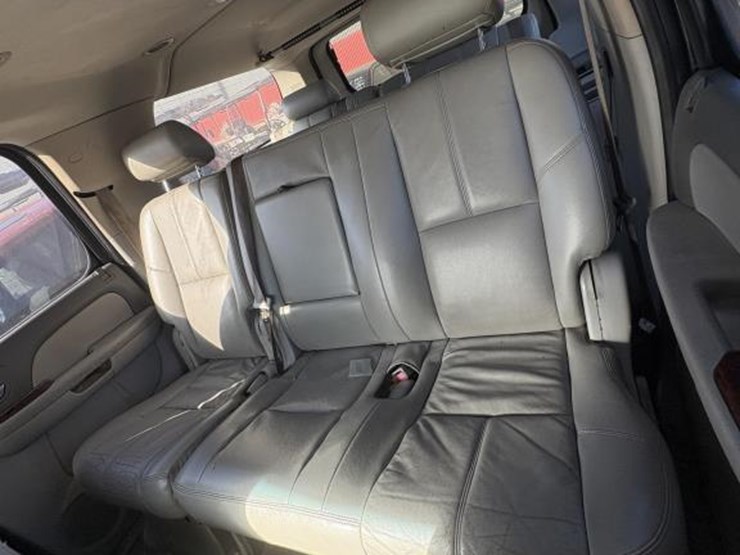 chevrolet-suburban-image-10