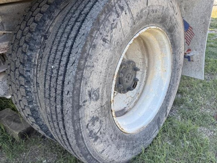 freightliner-fl70-image-11